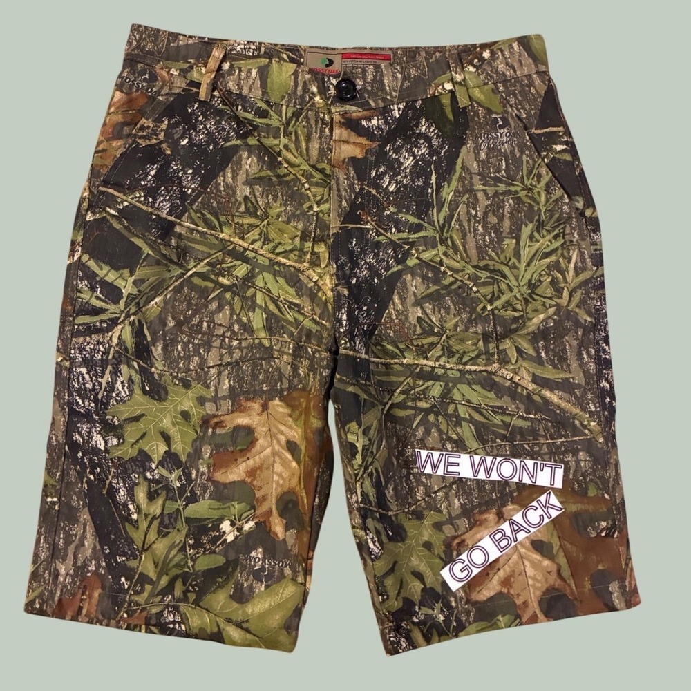 Mossy Oak Camo Shorts Mens 30 Break-Up Infinity Hunting We Wont Go Back Graphic